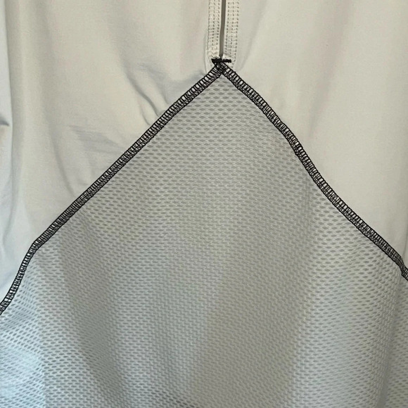 Zuda Activewear top size XS, cool comfy stretchy slits in back white gray NEW - Picture 4 of 8
